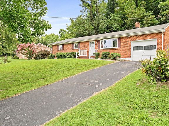 3rd image of 2704 Hillbrook Dr