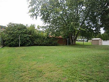 3rd image of 2216 Cypress Dr