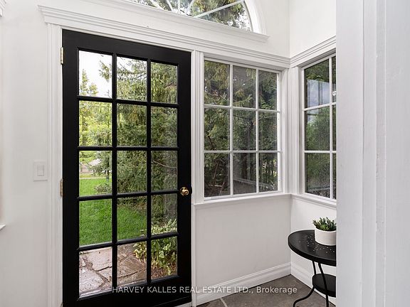 4th image of 61 Queens Dr