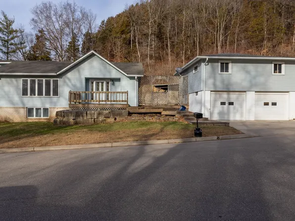 515 Pennsylvania St, Cassville, WI 53806