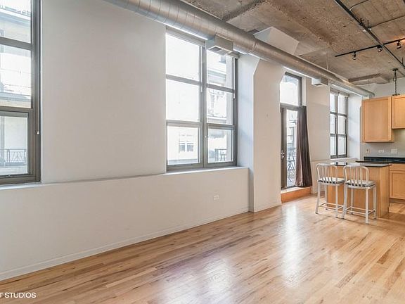 4th image of 758 N Larrabee St APT 635