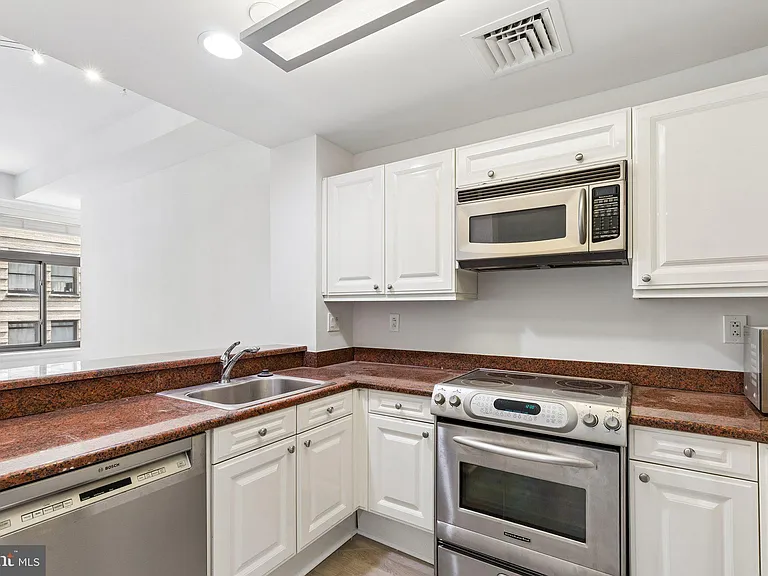 1500 Chestnut St #8G — Photo 9
