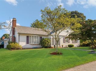 6 Brooks Farm Dr, Bristol, RI 02809