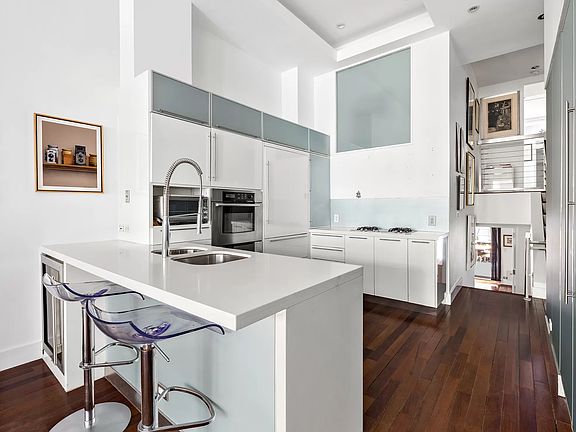 4th image of 92 Greene St APT 2A