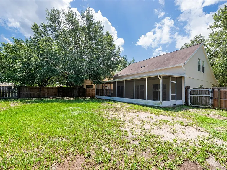 10825 Newbridge Dr — Photo 42