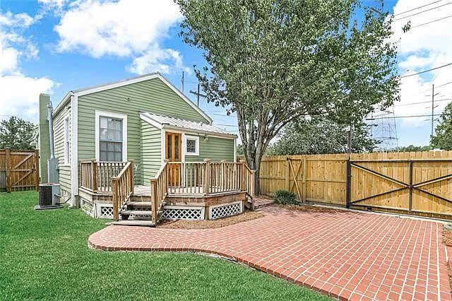 8539 Freret St — Photo 17