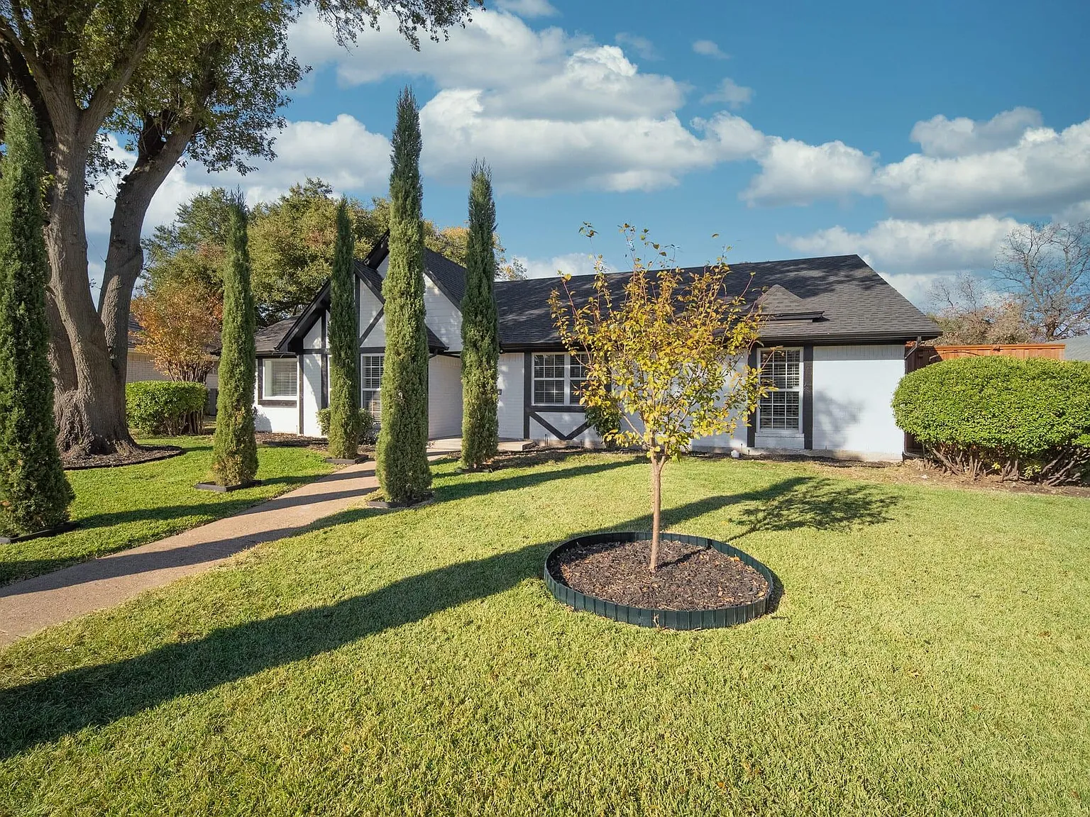 5 bed, 2221 sqft, $9,750 — Photo 3