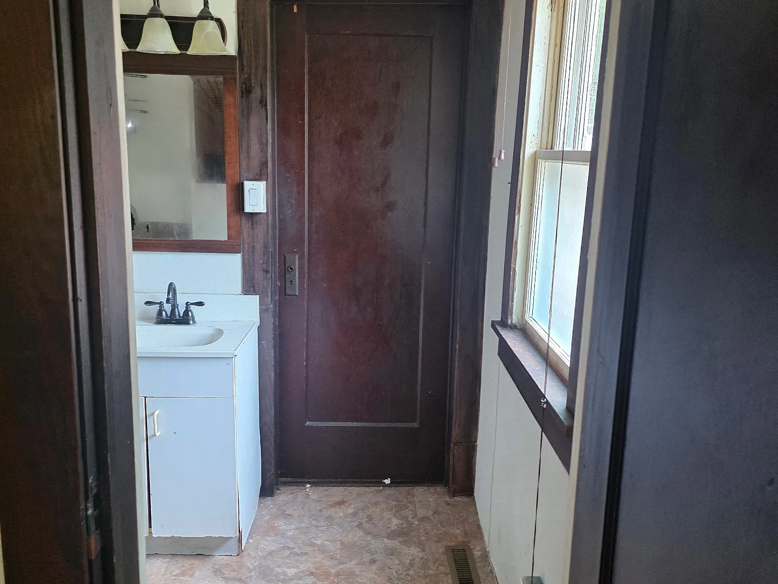 2 bed, 864 sqft, $900 — Photo 2