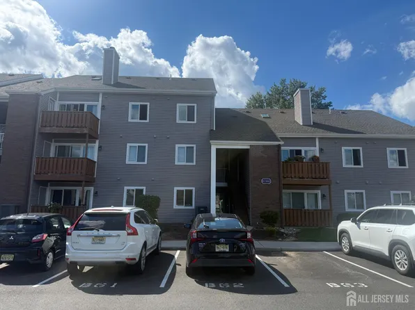8020 Tamarron Dr, Plainsboro, NJ 08536