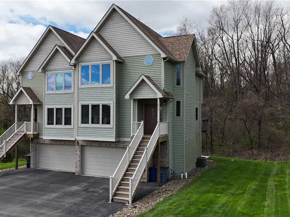 373 Cherokee Dr, Beaver Falls, PA 15010