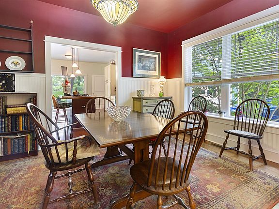 5th image of 711 Knob Hill Dr