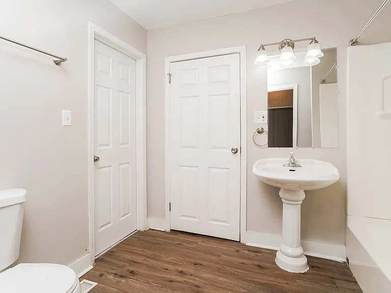 1033615_026_main_bathroom_13299213.jpg
