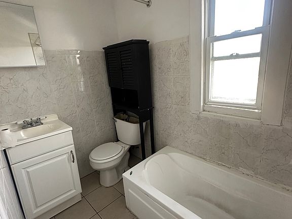 4th image of 254 Edwards Pl Floor 2