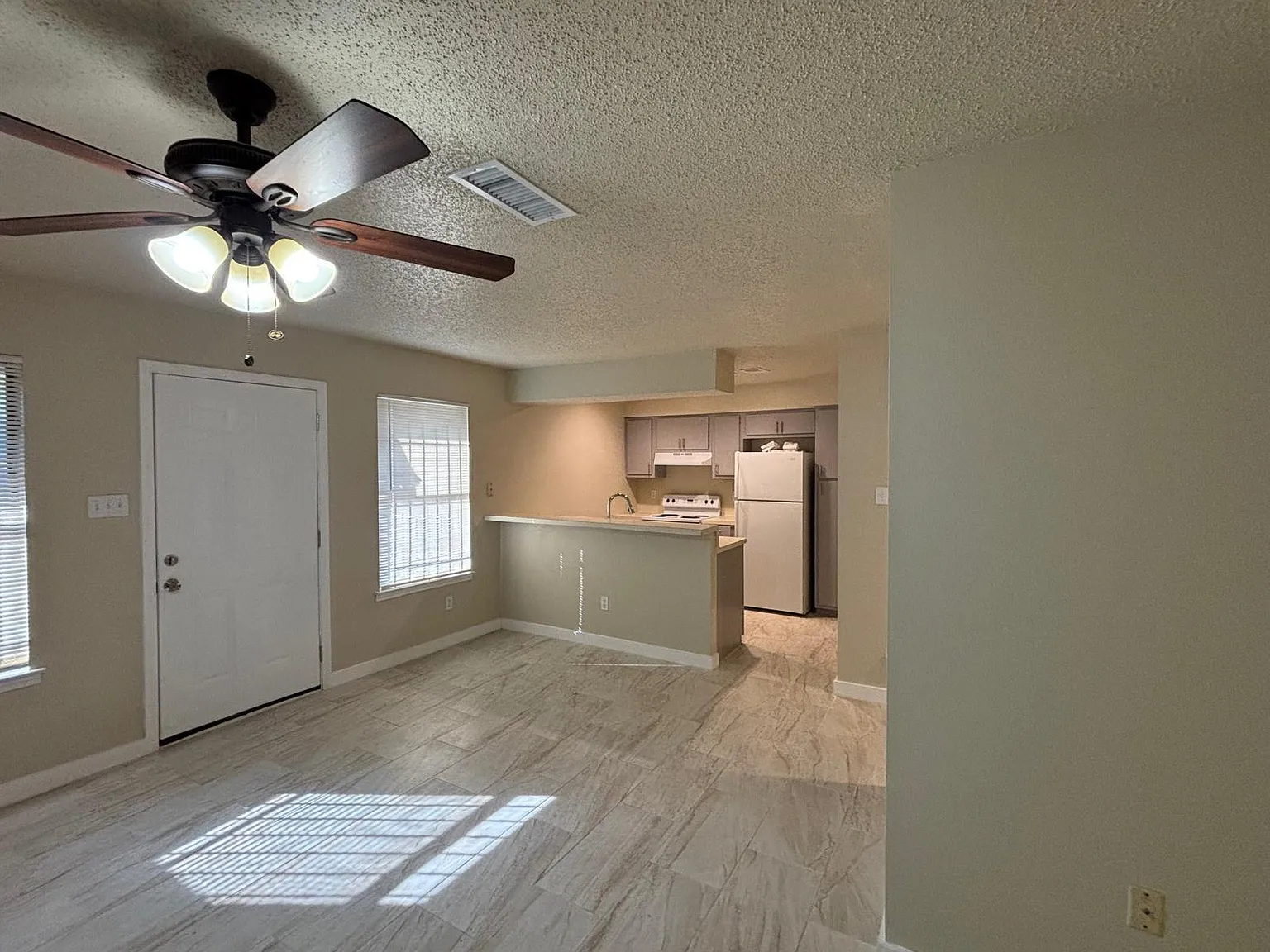 2 bed, 1.0 bath, 763 sqft, $1,200 — Photo 3