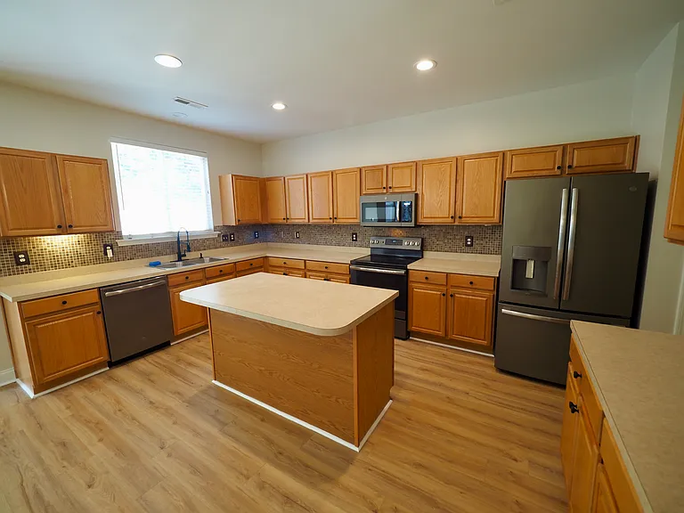 27 Border Ave — Photo 10