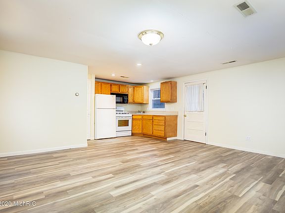 3rd image of 9795 Avenue C