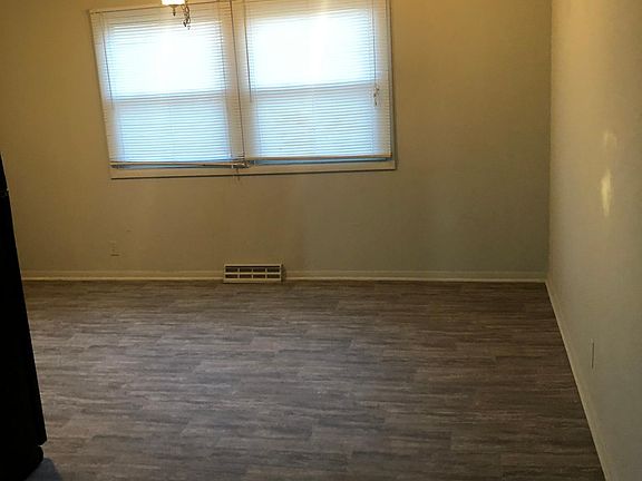 kitchen eating area