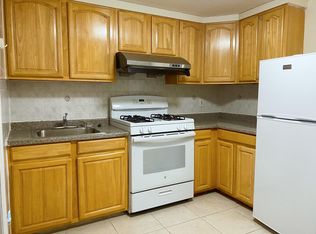 28 Steven St, Plainview, NY 11803