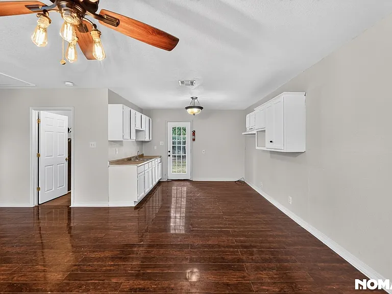 1534 Mardell St — Photo 7