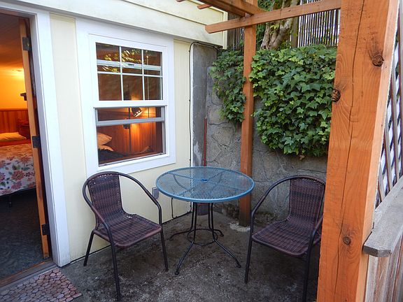 5th image of 1224 SW Gibbs St #B