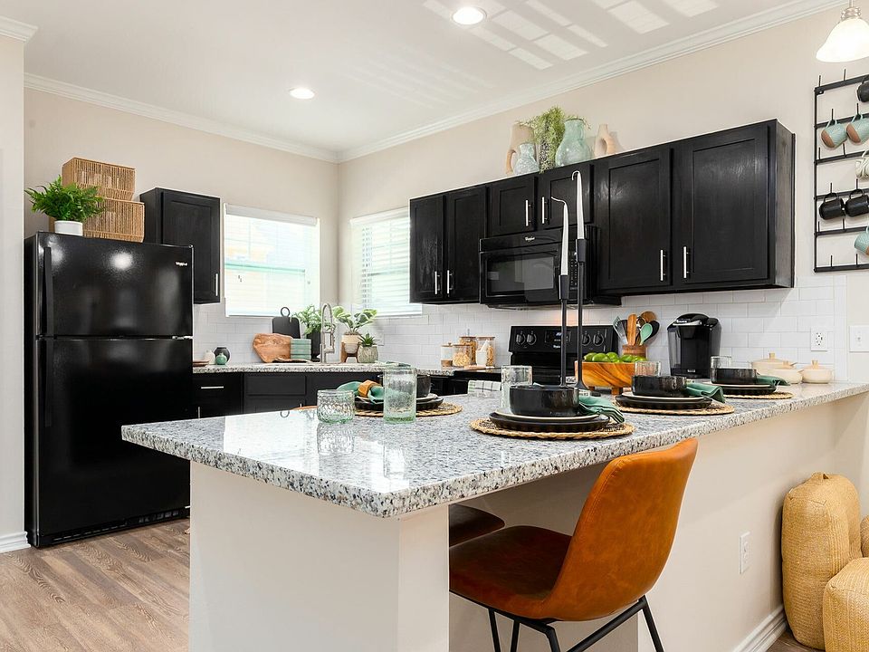 Cook in Style with Black Appliances and a Breakfast Bar at Seaglass Apartments - Upgrade Your Corpus Christi Home
