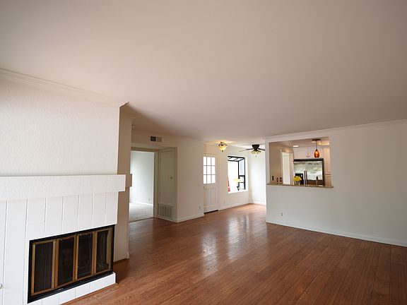 4th image of 51 Coventry Ln #368