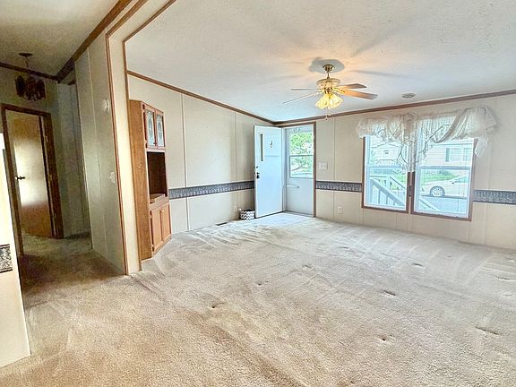 4th image of 459 Meadowlark Cir
