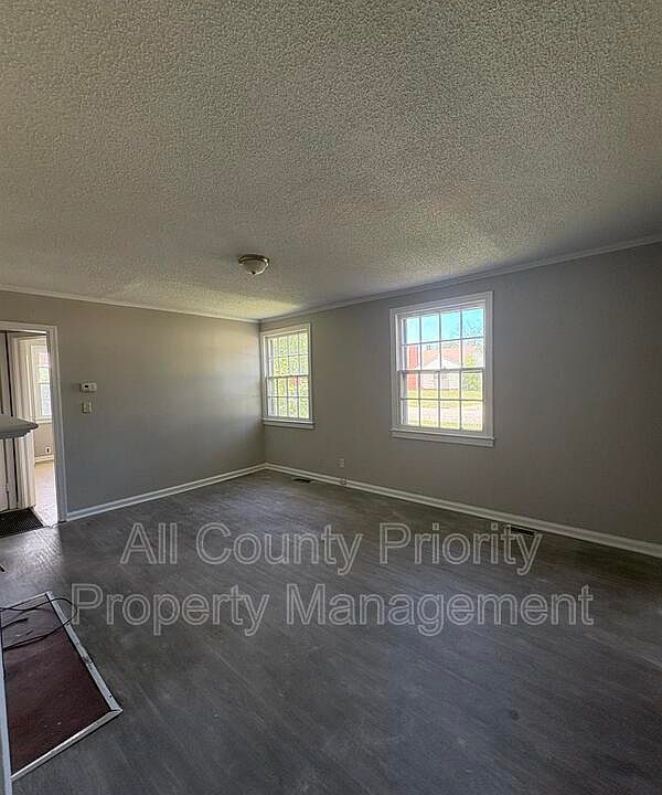 1st image of 1004 Industrial Ave NE