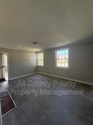 1004 Industrial Ave NE Photo 1