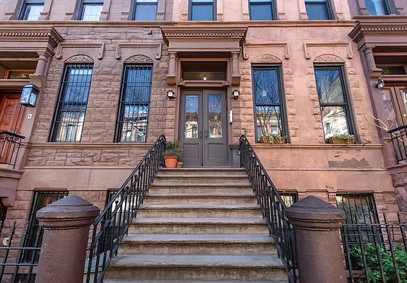 2nd image of 150 W 119th St