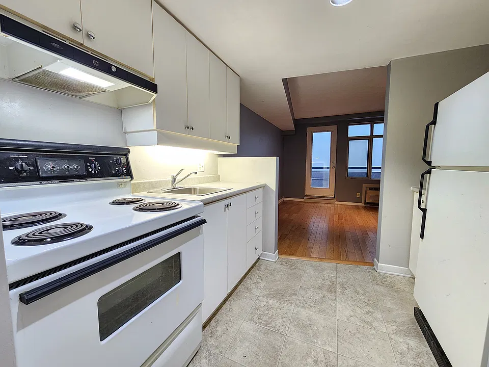 595 Somerset St W