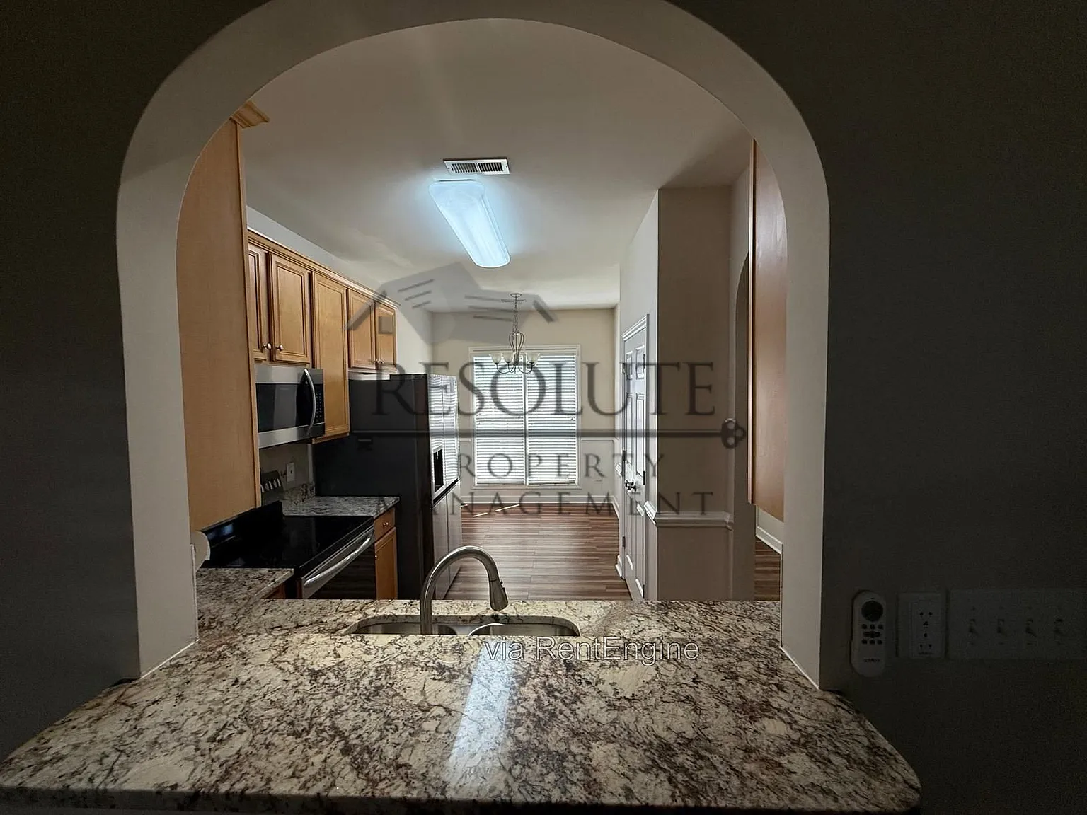 3 bed, 2.5 bath, 1425 sqft, $1,895 — Photo 2