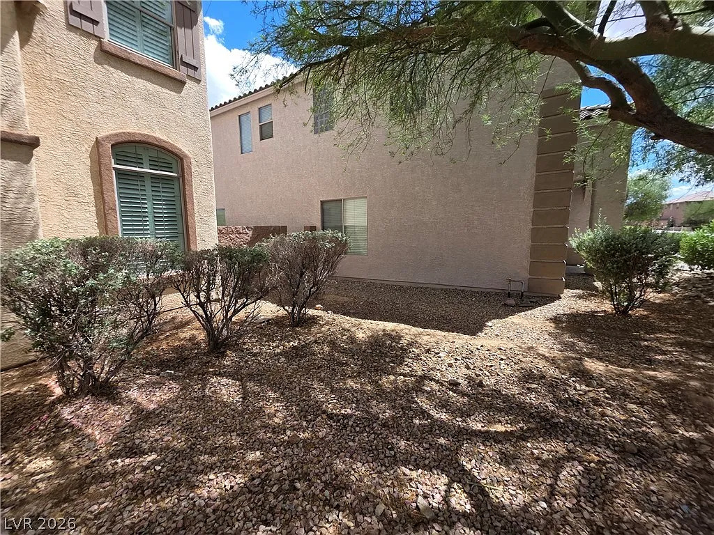 4 bed, 3.0 bath, 3134 sqft, $4,200 — Photo 4