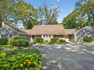 135 Piping Rock Rd, Locust Valley, NY 11560