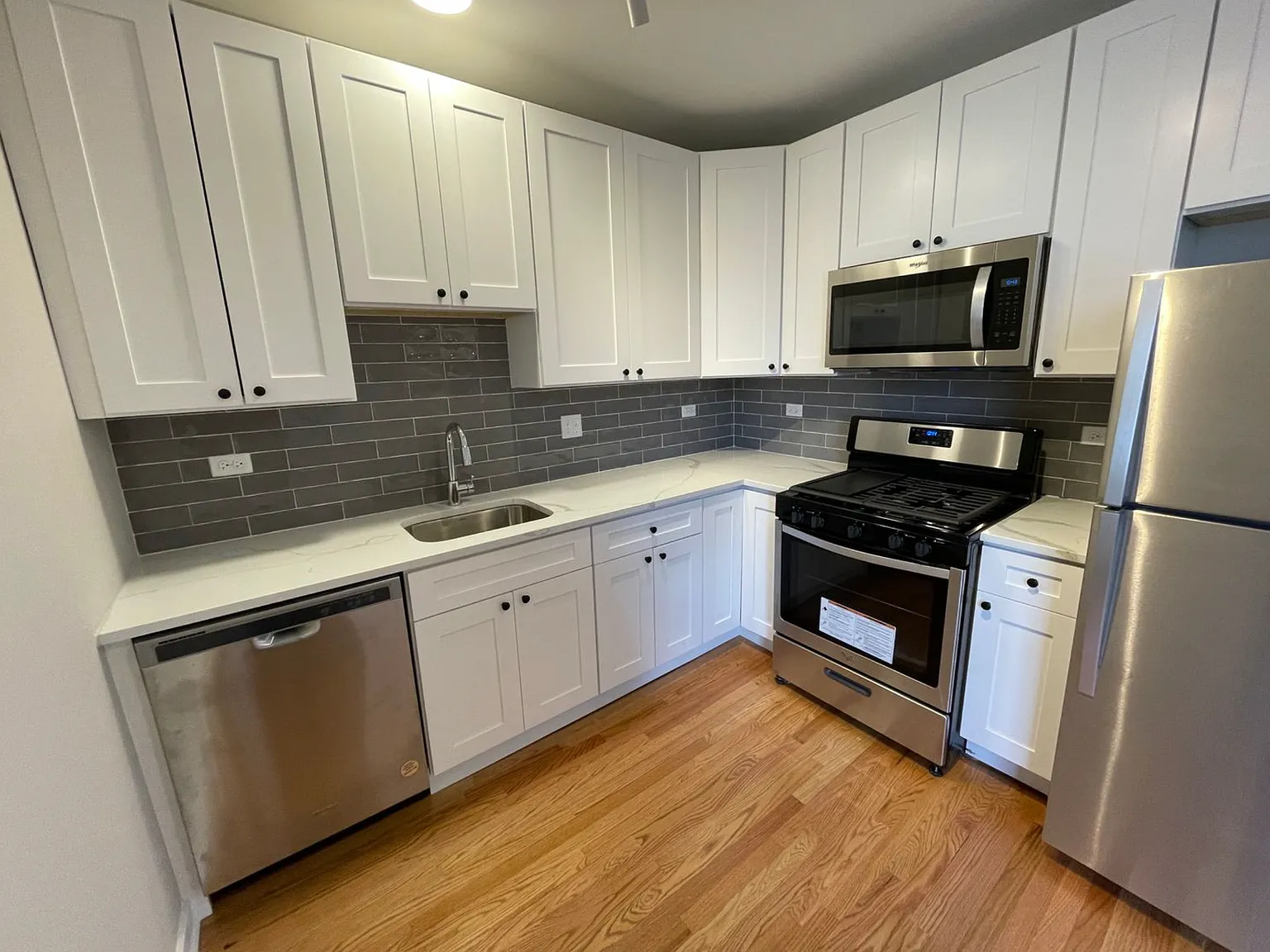 5454 N Sawyer Ave — Photo 1