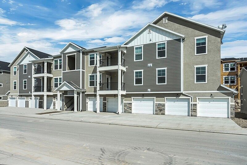 1st image of 1776 W Newcastle Ln
