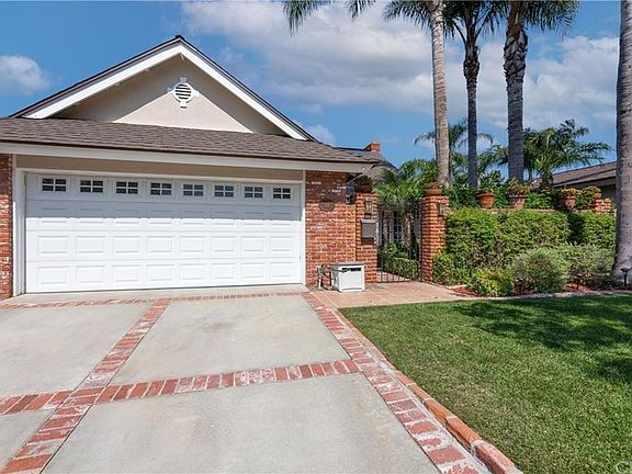 5th image of 213 Stanford Ln