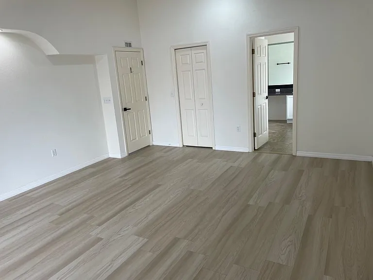 658 Sierra Cir — Photo 2