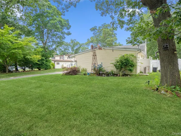 39 All Points Terrace, Holbrook, NY 11741