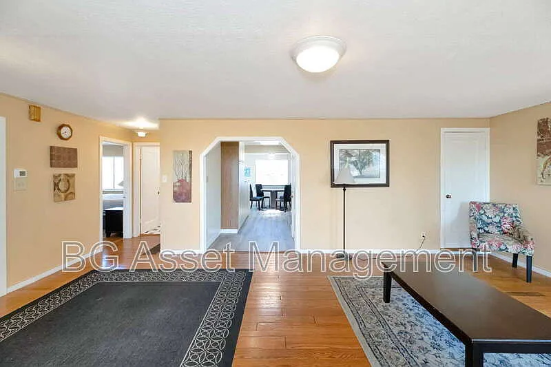 4 bed, 3.0 bath, 1494 sqft, $3,900 — Photo 4