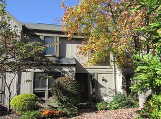 17515 Fairlawn Dr, Chagrin Falls, OH 44023