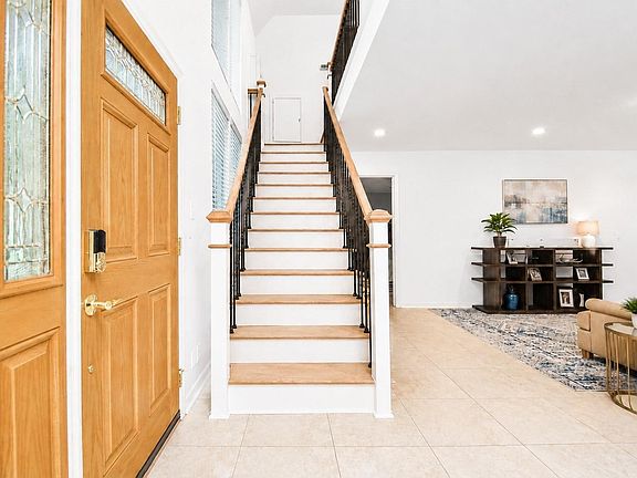 2nd image of 1607 Durfey Ln