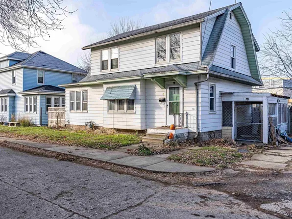 3 Kenmore Ct, Pekin, IL 61554