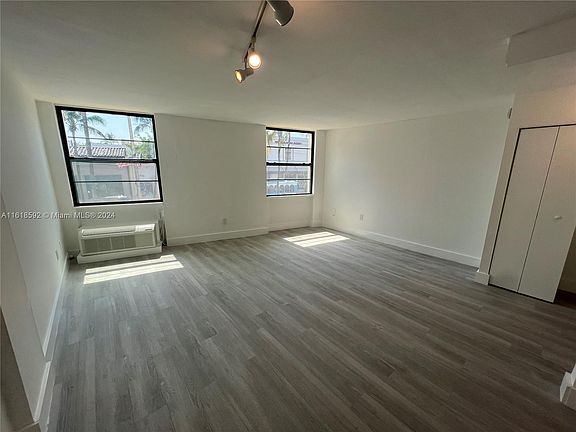5th image of 710 Washington Ave APT 223