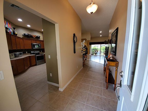 4th image of 302 Matisse Ave