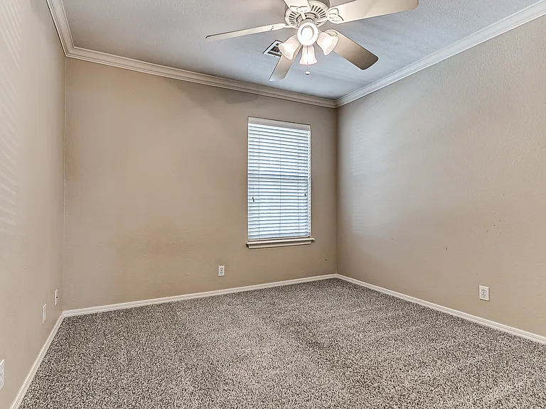323 Potomac Dr — Photo 33