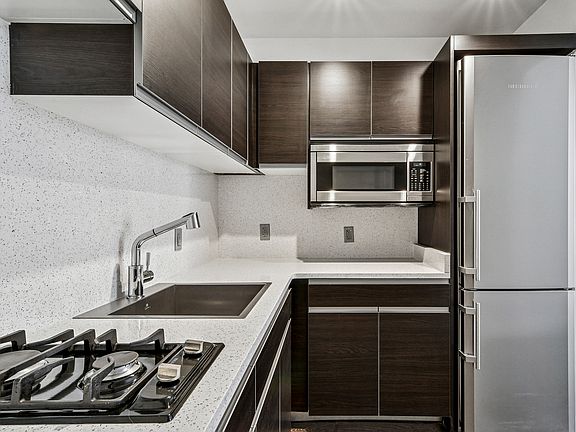 4th image of 116 John St APT 2711