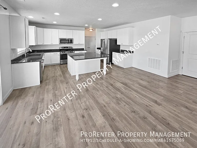 1152 W Beacon Way — Photo 6