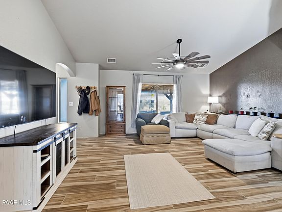 3rd image of 6575 N Mangas Dr