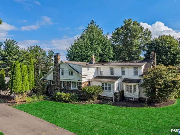 41 E Crescent Ave, Mahwah, NJ 07430
